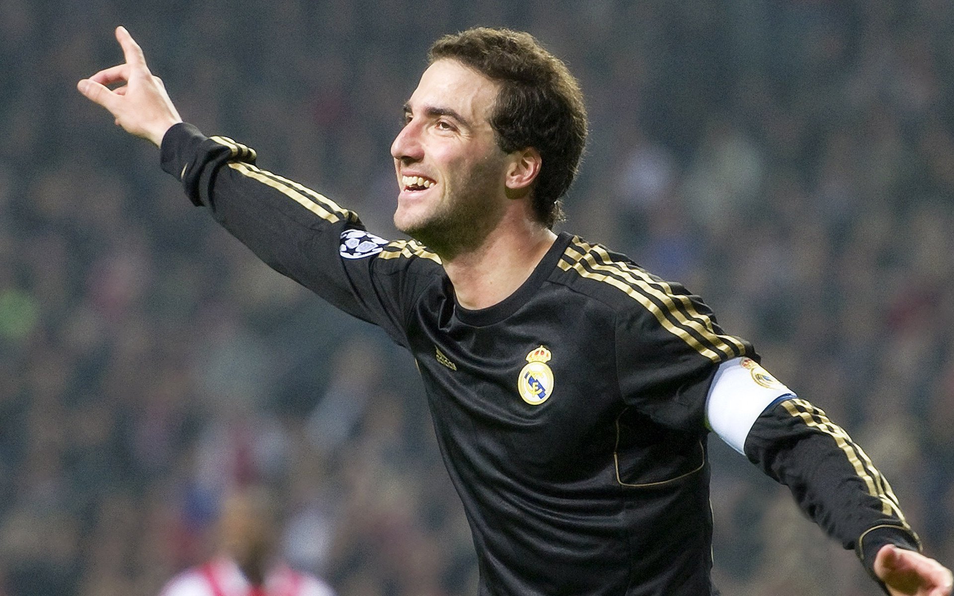 赛场“极限运动”：球员在欧冠中的精湛技巧