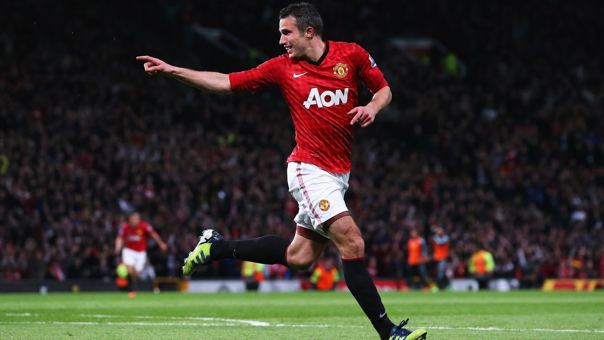 九游娱乐网站-逆境奋战：那些勇敢冲破绝境的足球英雄，足球奋斗